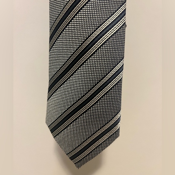 Hugo Boss 100% silk tie - Picture 1 of 3